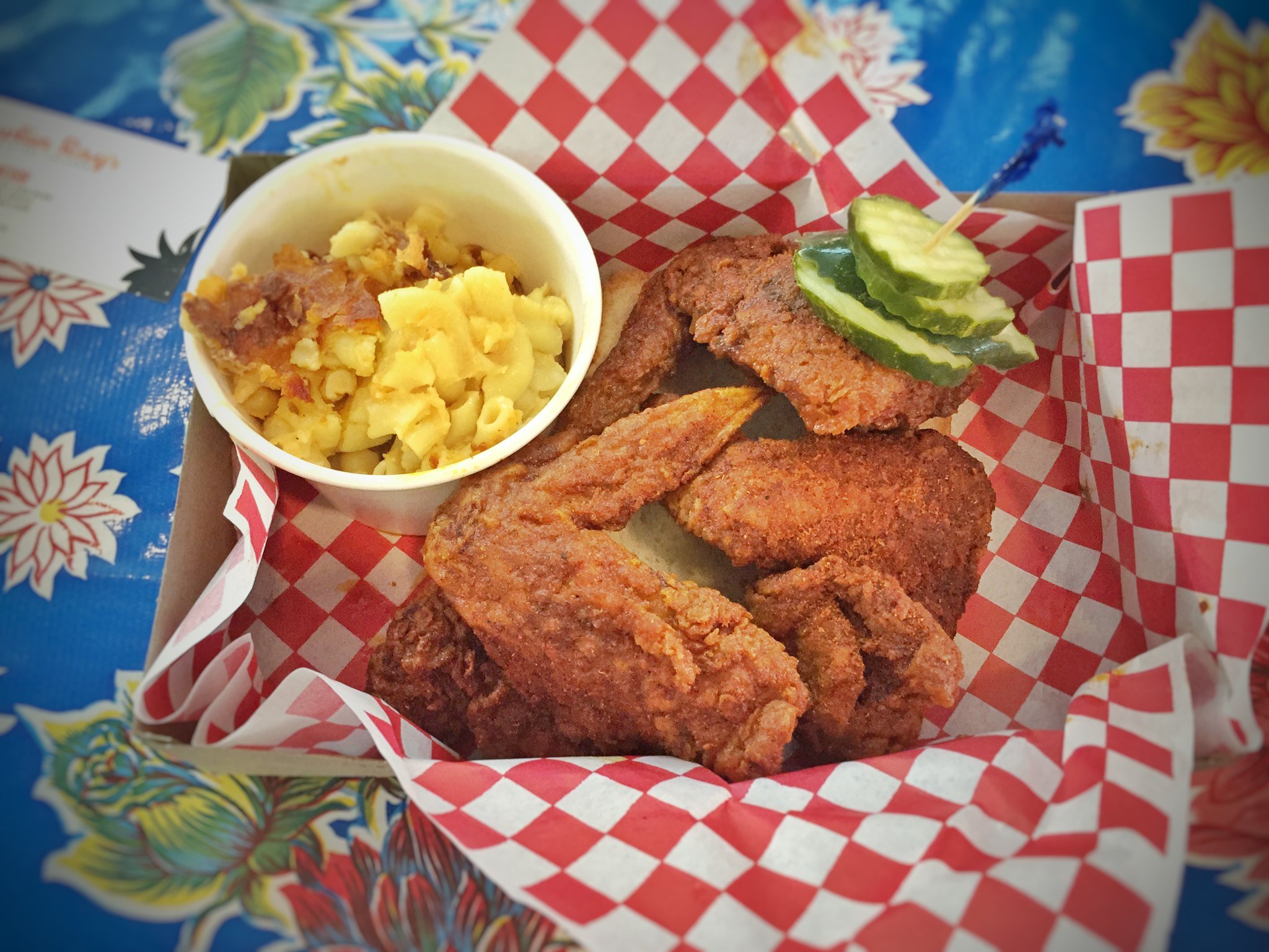 Basket of chicken and Mac and Cheese from Howlin' Ray's