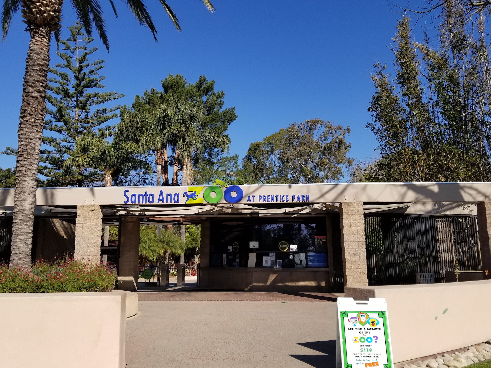 Entrance to the Santa Ana Zoo at Prentice Park